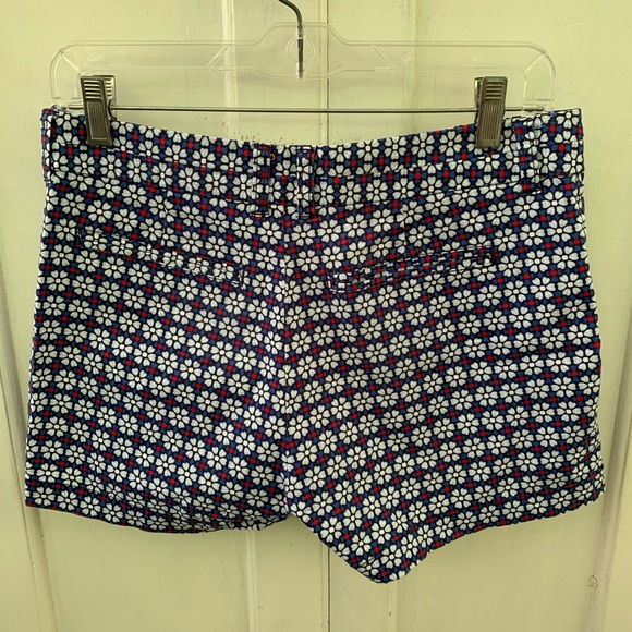 Gap 3” khaki shorts - Picture 2 of 3